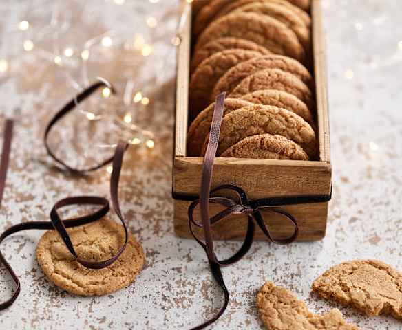 Bolachas de canela recheadas com leite condensado
