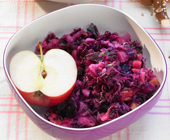 Rotkohlsalat mit Senfgurke