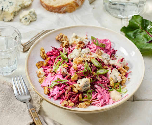 Weißkohlsalat mit Walnuss-Gorgonzola-Topping