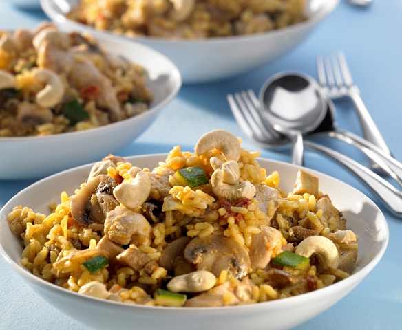 Geschnetzelte Hähnchenbrust mit Gemüse und Curryreis