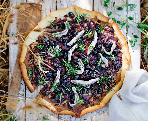 Pissaladière aux oignons rouges