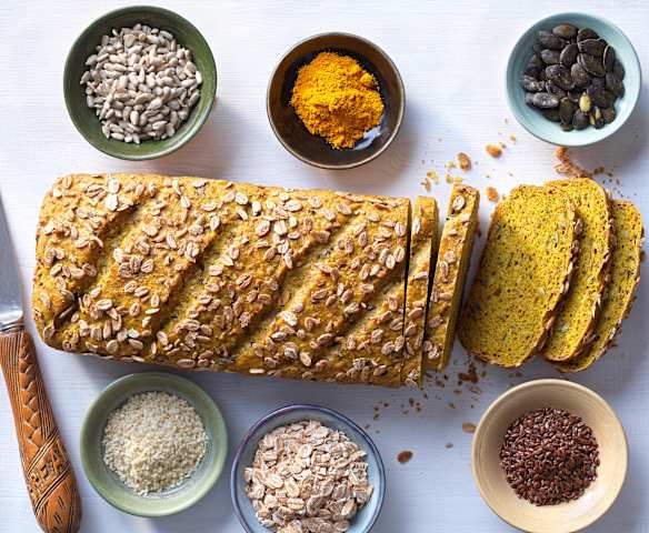 Der Goldhamster - das Vollkornbrot mit Samen und Kurkuma Der Goldhamster - das Vollkornbrot mit Samen und Kurkuma