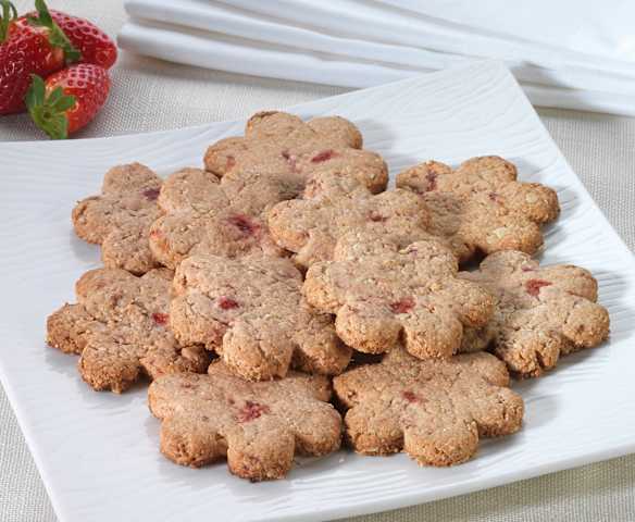 Biscotti leggeri con fragola e nocciole