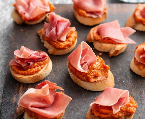 Canapè al prosciutto Serrano