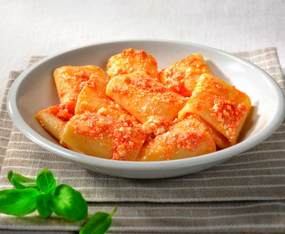 Paccheri mit Tomaten-Ricotta-Sauce