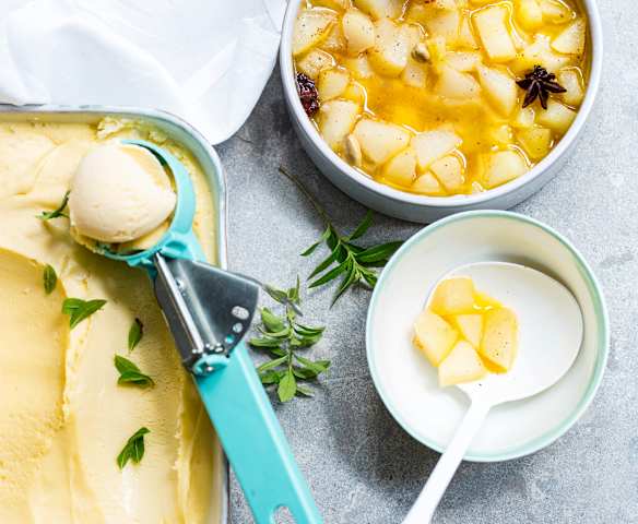 Glace à la verveine et poires aux épices Glace à la verveine et poires aux épices