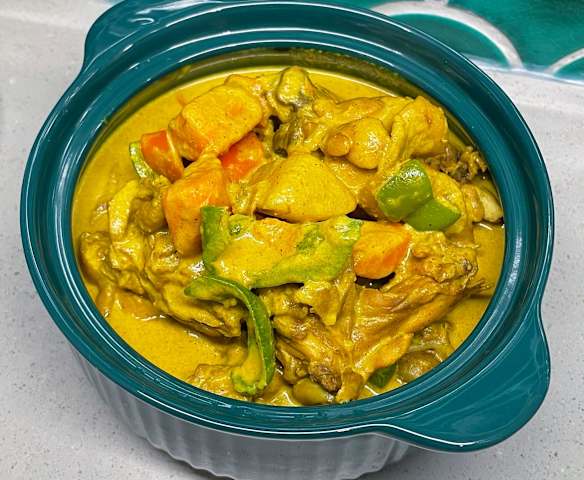 Chicken Curry (Filipino Style)