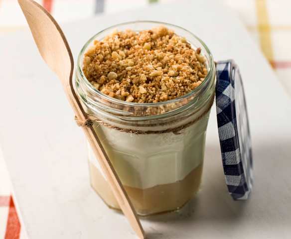 Puré de fruta com iogurte e cereais