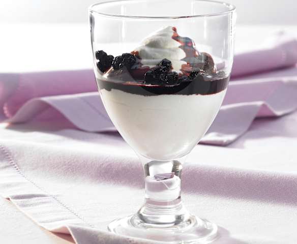 Quarkcreme mit Balsamico-Heidelbeeren