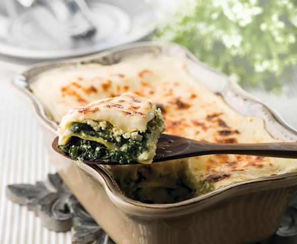 Lasanha de espinafres, requeijão e pesto