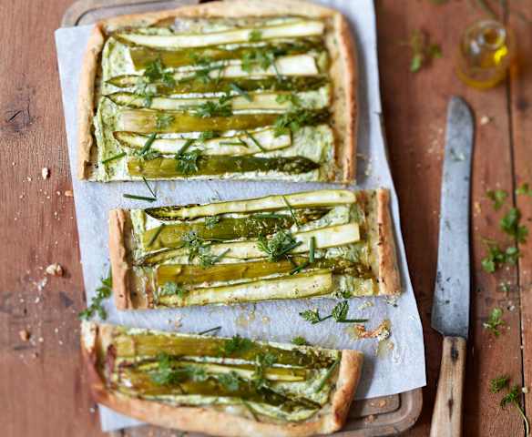 Tarte fine aux asperges et à la ricotta