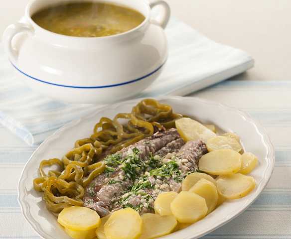 Menú para dos: Sopa de verduras. Lubina a la espalda con patatas