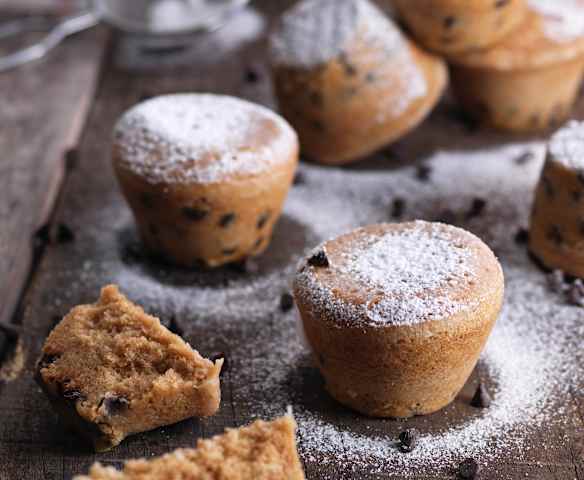 Muffin alla vaniglia e gocce di cioccolato al vapore Muffin alla vaniglia e gocce di cioccolato al vapore
