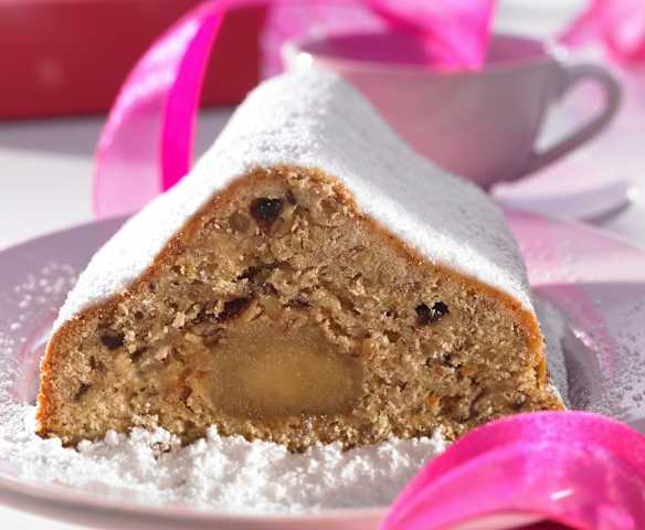 Christstollen mit Marzipankern
