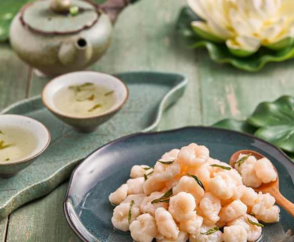 Oseng Udang dengan Teh Longjing (Longjing Tea Prawns) Oseng Udang dengan Teh Longjing (Longjing Tea Prawns)