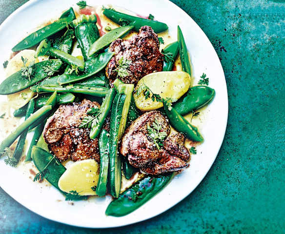 Foies de volaille au beurre de noisette, légumes vapeur