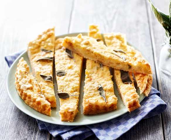 Pikanter Brotkuchen mit Salbei