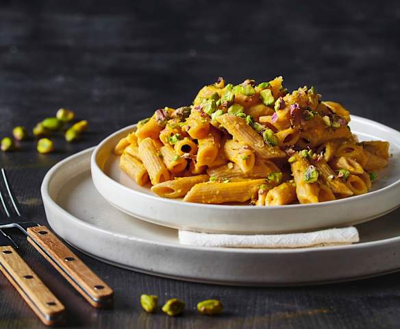 Penne integrali alla crema di zucca e pistacchi Penne integrali alla crema di zucca e pistacchi