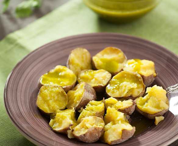 Papas arrugadas con mojo verde