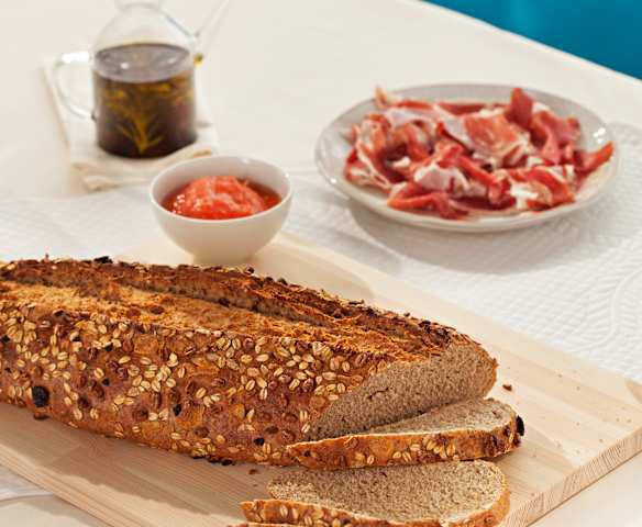 Pane integrale con muesli Pane integrale con muesli