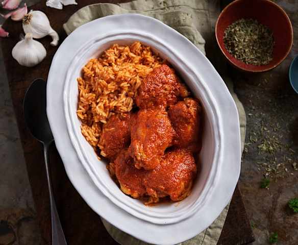 Chicken and roasted red capsicum sauce with rice (TM5)