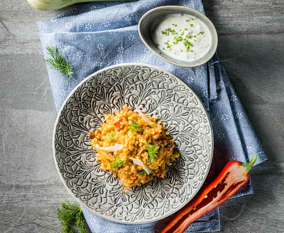 Bulgurpilaw mit Fenchel und Kräuterdip