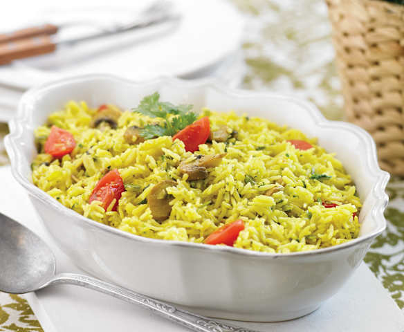 Pilaf com curgete, cogumelos, tomate e açafrão