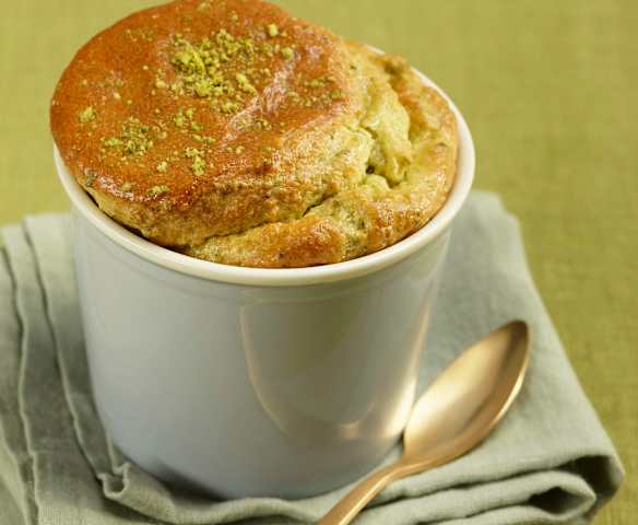 Petit soufflé à la pistache, cœur chocolat