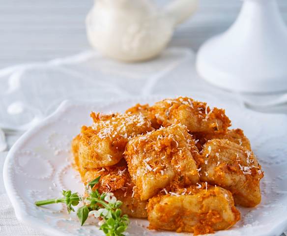 Ñoquis con salsa de tomate y albahaca