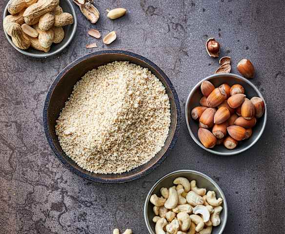 Avellanas, nueces de la India o cacahuates molido fino (100 g)