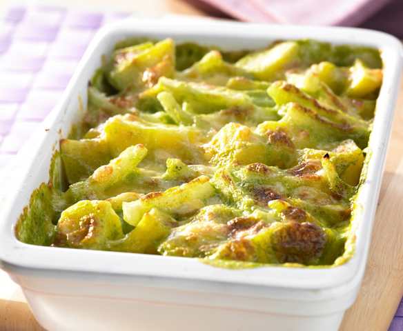 Kohlrabi-Kartoffel-Auflauf mit Basilikumsauce