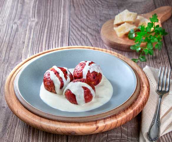 Canederli alle barbabietole con salsa al Parmigiano Reggiano