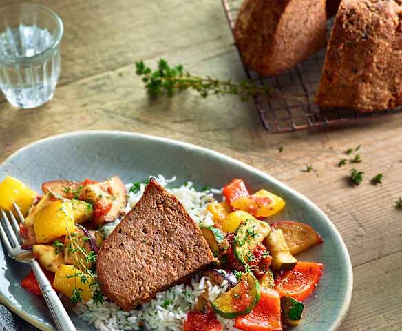Mediterraner Falscher Hase mit Reis und Ratatouille