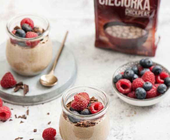 Deser z nasionami chia z cieciorką i gorzką czekoladą