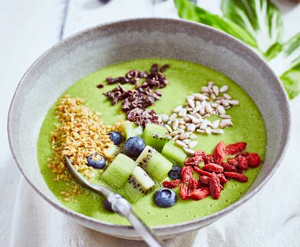 Green Smoothie Bowl mit Gojibeeren