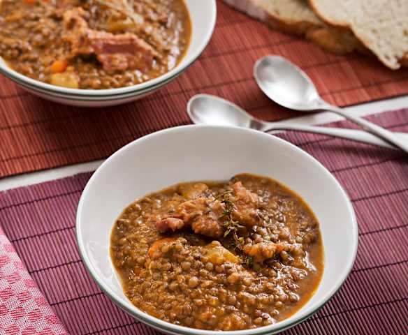 Lentejas con costillas adobadas y verduras