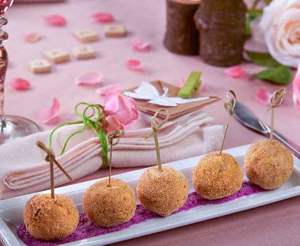 Polpettine di ceci con crema di cavolo viola (per 2 persone) Polpettine di ceci con crema di cavolo viola (per 2 persone)