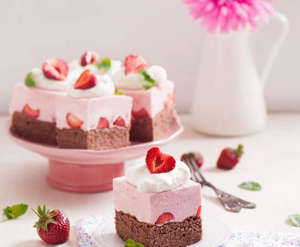 Ciasto z pianką truskawkową