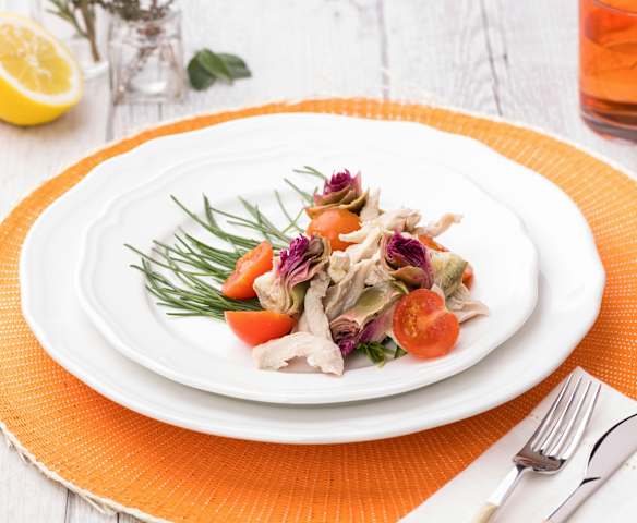 Pollo al vapore con carciofi su letto di agretti Pollo al vapore con carciofi su letto di agretti