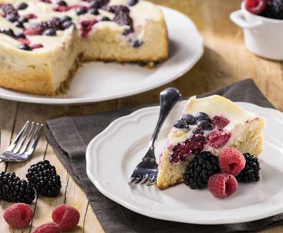 Crostata morbida alla ricotta e frutti di bosco