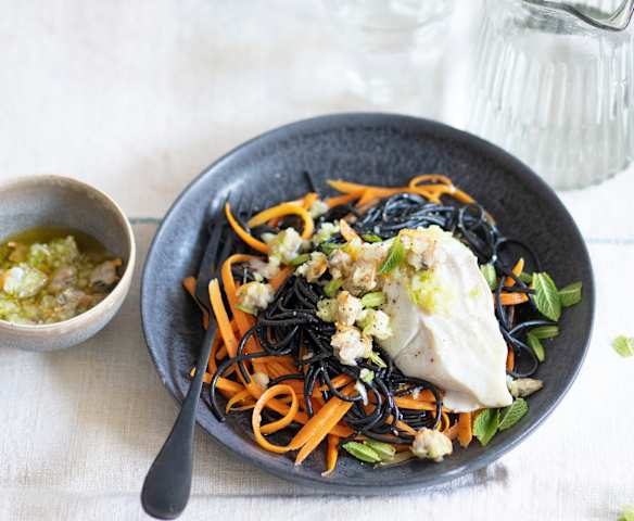 Menu light - Cabillaud vapeur, spaghetti à l'encre de seiche