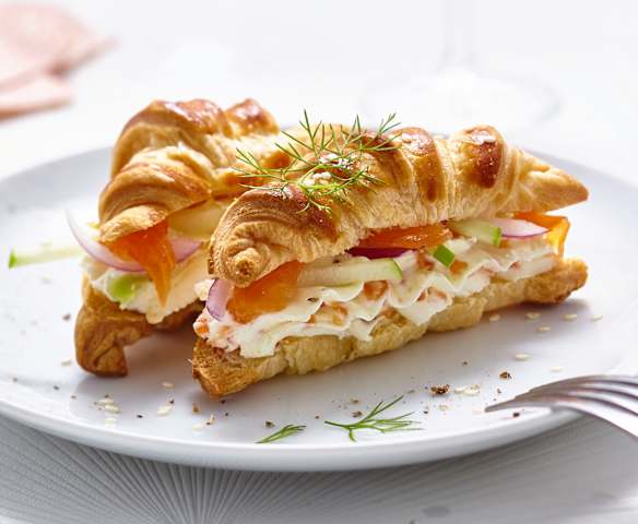 Petits croissants au saumon et fromage frais Petits croissants au saumon et fromage frais