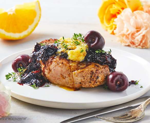 Cotlete de porc sous vide, cu portocale, rozmarin și sos de Porto cu cireșe