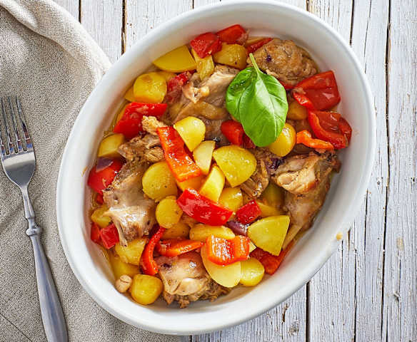 Coniglio con patate  e peperoni