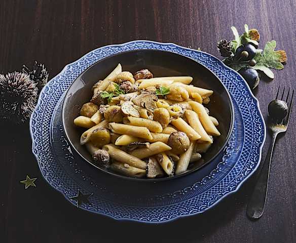 Penne risottate funghi, salsiccia e castagne Penne risottate funghi, salsiccia e castagne