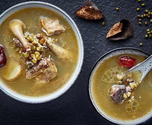 绿豆红枣老鸽汤