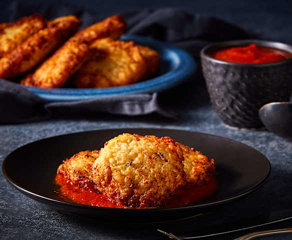 Tortitas de coliflor con pollo en salsa roja