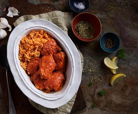 Sovracosce di pollo in salsa di peperone a Cottura Lenta con riso Sovracosce di pollo in salsa di peperone a Cottura Lenta con riso