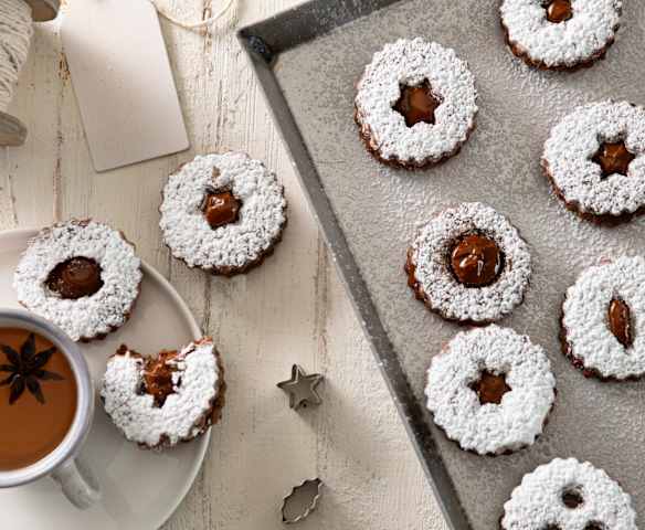 Galletas linzer de chocolate y dulce de leche