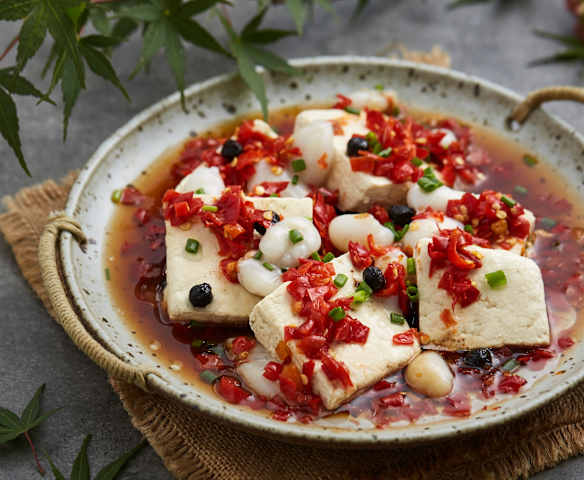 臭豆腐蒸墨鱼蛋